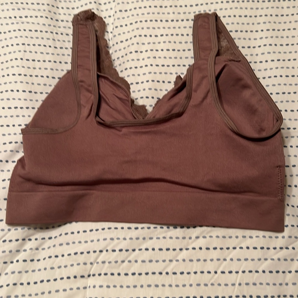 Rhonda Shear seamless bra. - Picture 7 of 8